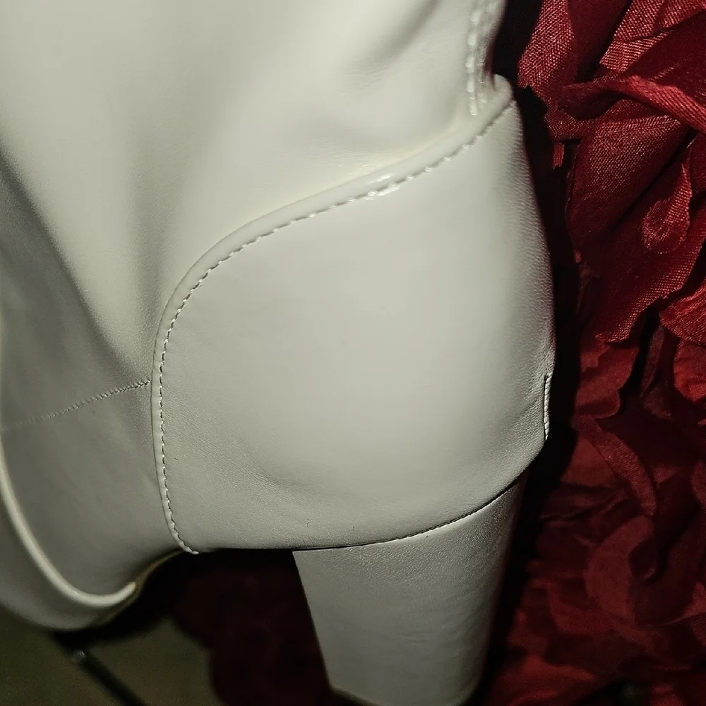 Women's NWOT Chic Over the Knee Off White Faux Leather Boots Size 41 (9)